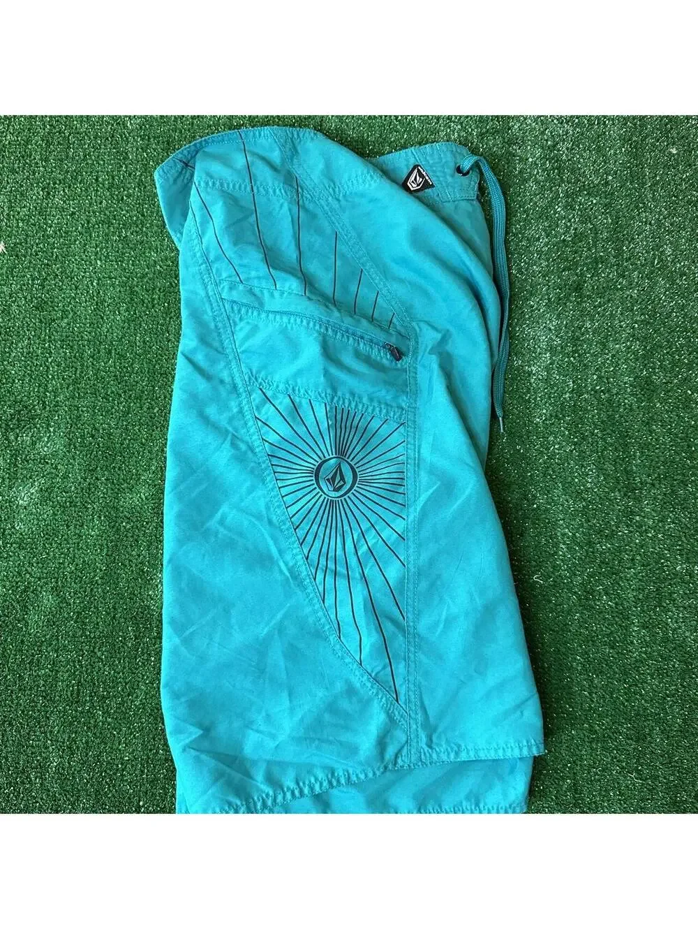 vtg y2k Volcom Mens Turquoise Boardshorts with graphic side details